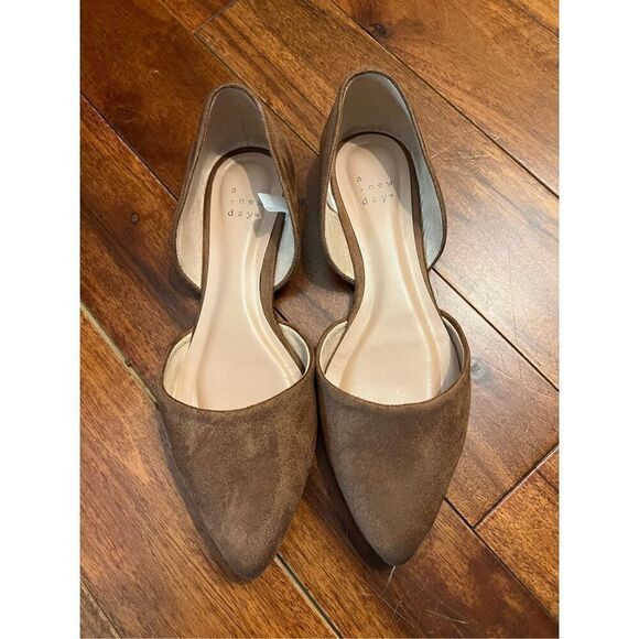 A New Day suede tan low side slides size 7 - Picture 1 of 5